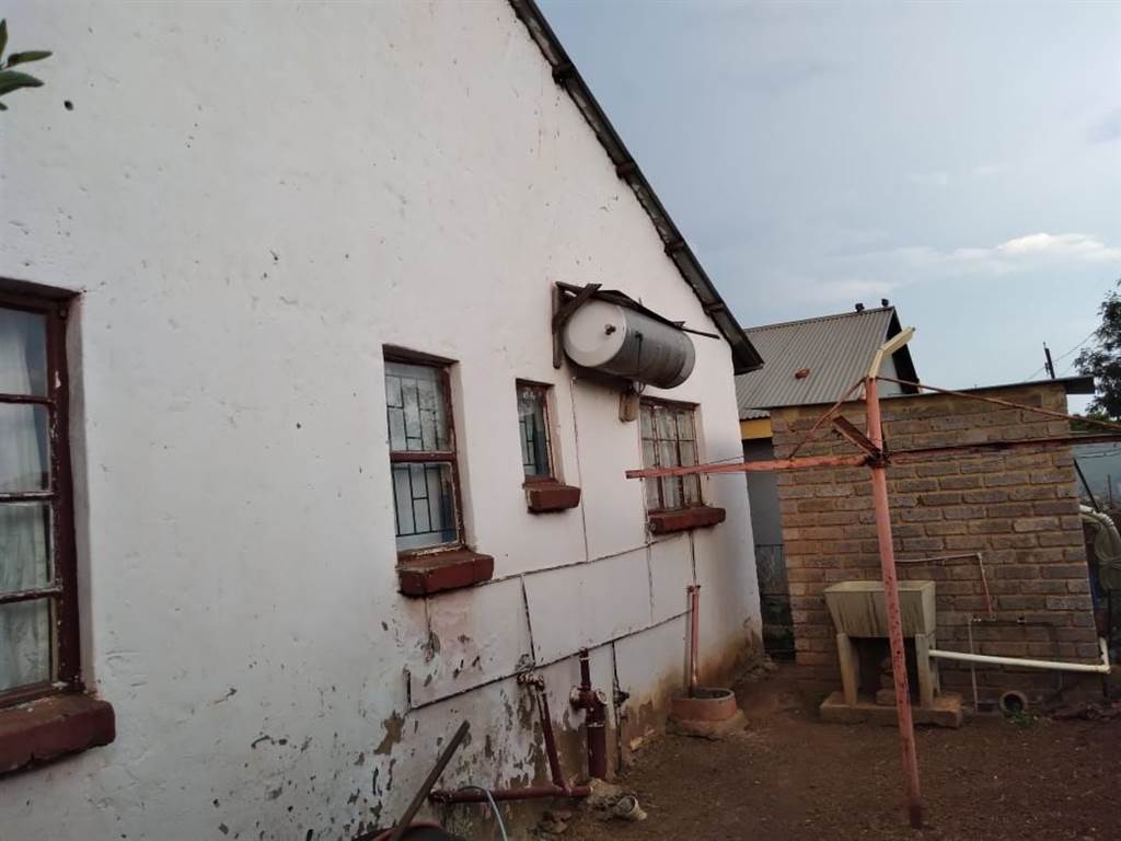 4 Bed House in Ikageng photo number 17