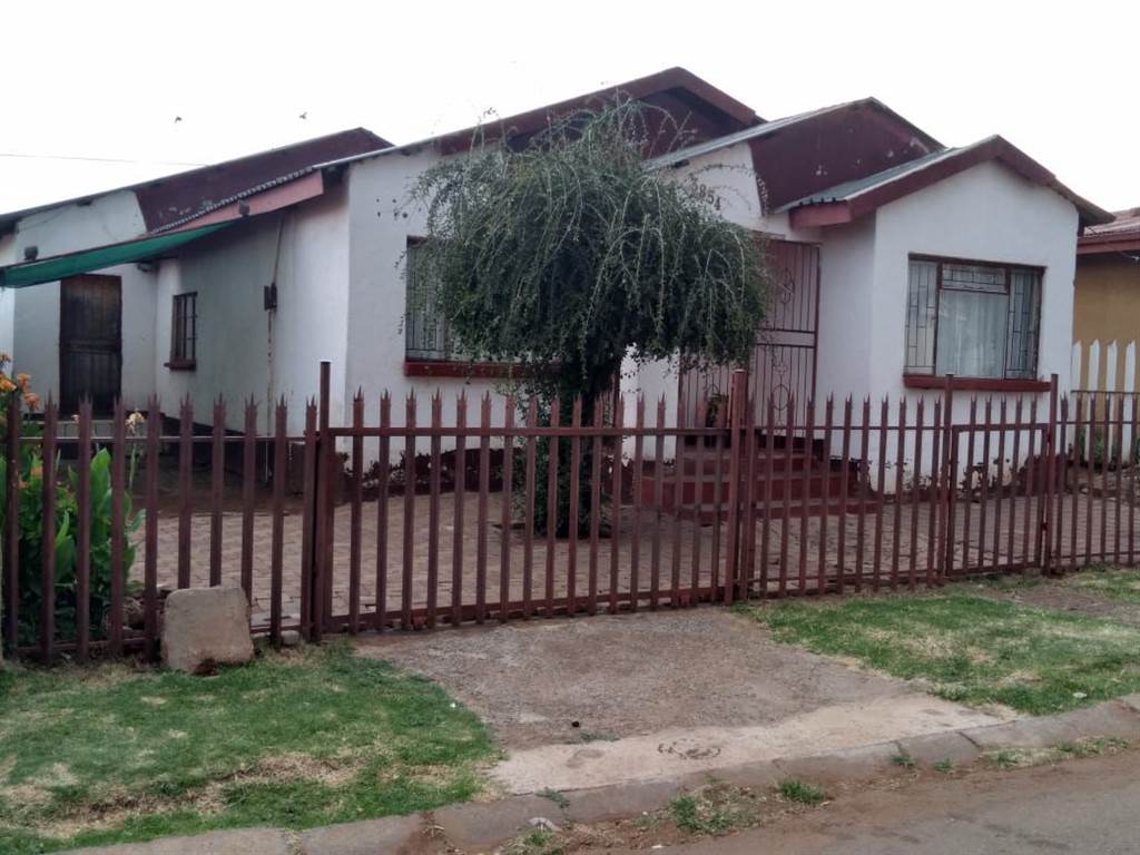 4 Bed House in Ikageng photo number 20