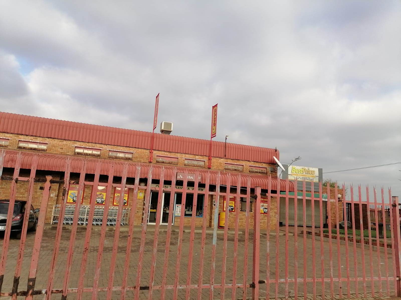 1331.8  m² Commercial space in Dobsonville photo number 3