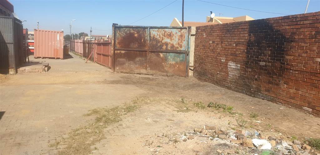 1331.8  m² Commercial space in Dobsonville photo number 8