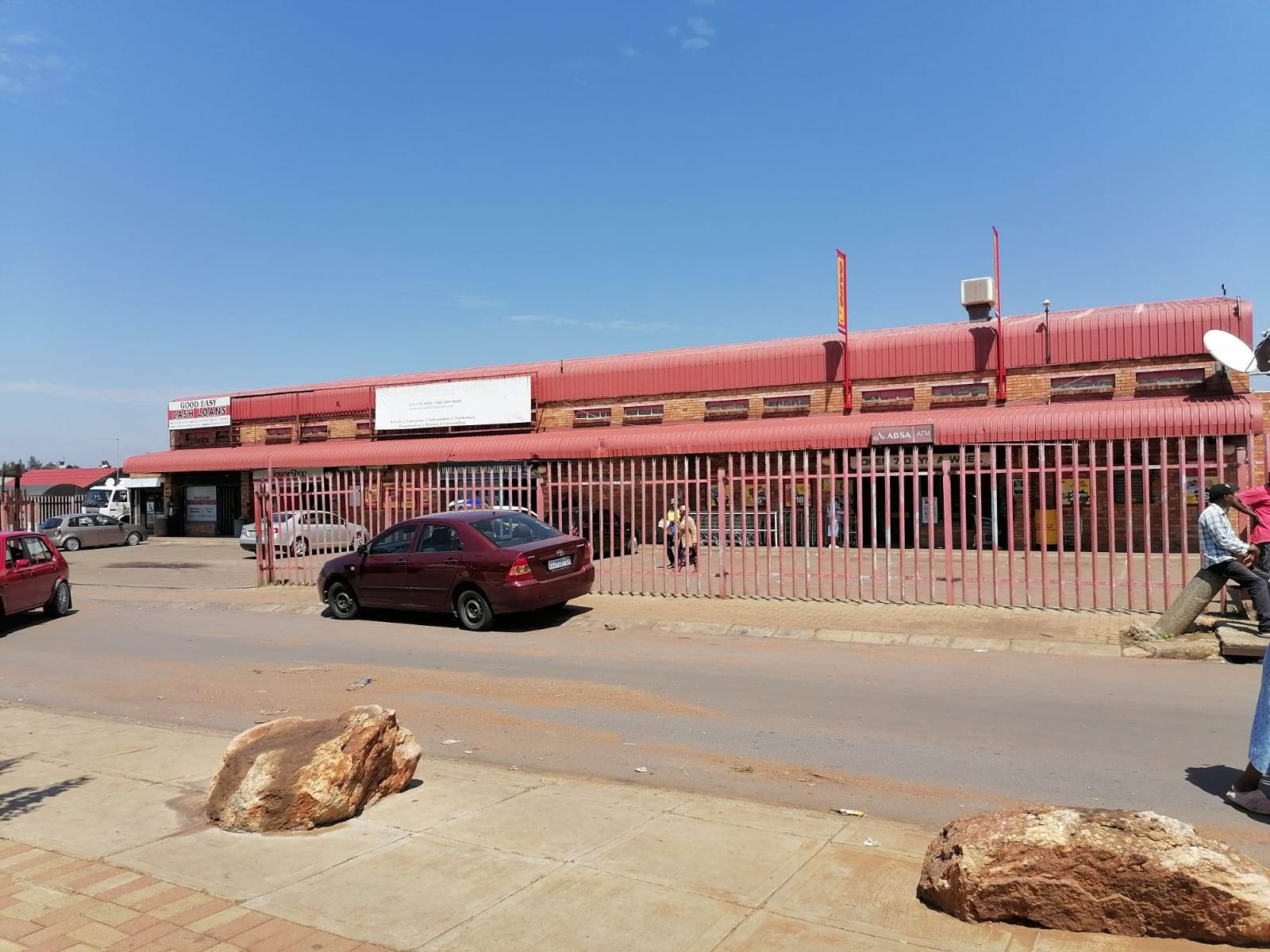 1331.8  m² Commercial space in Dobsonville photo number 4