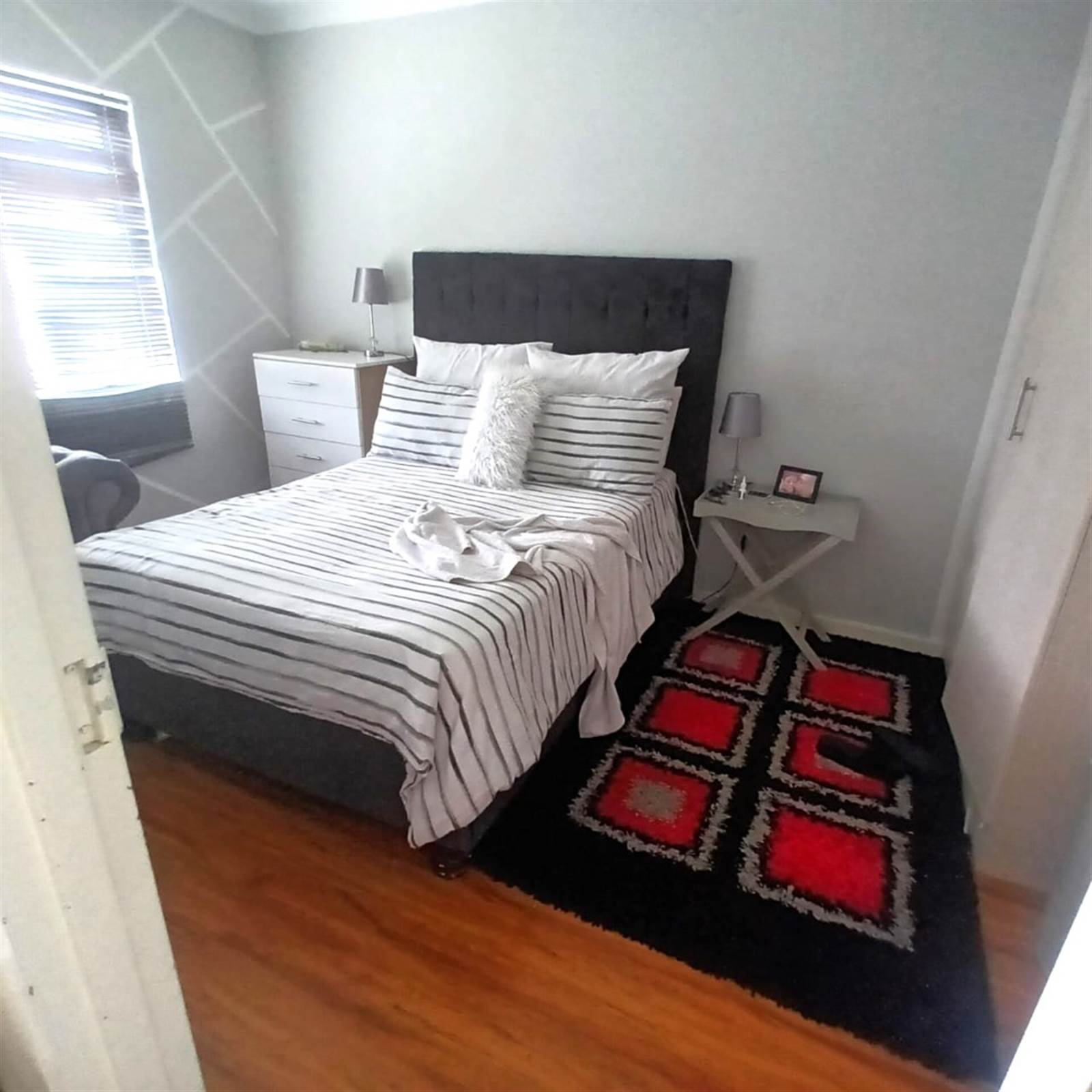 1 Bed Apartment in Muizenberg photo number 9