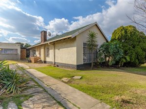 12 Bed House in Cruywagenpark
