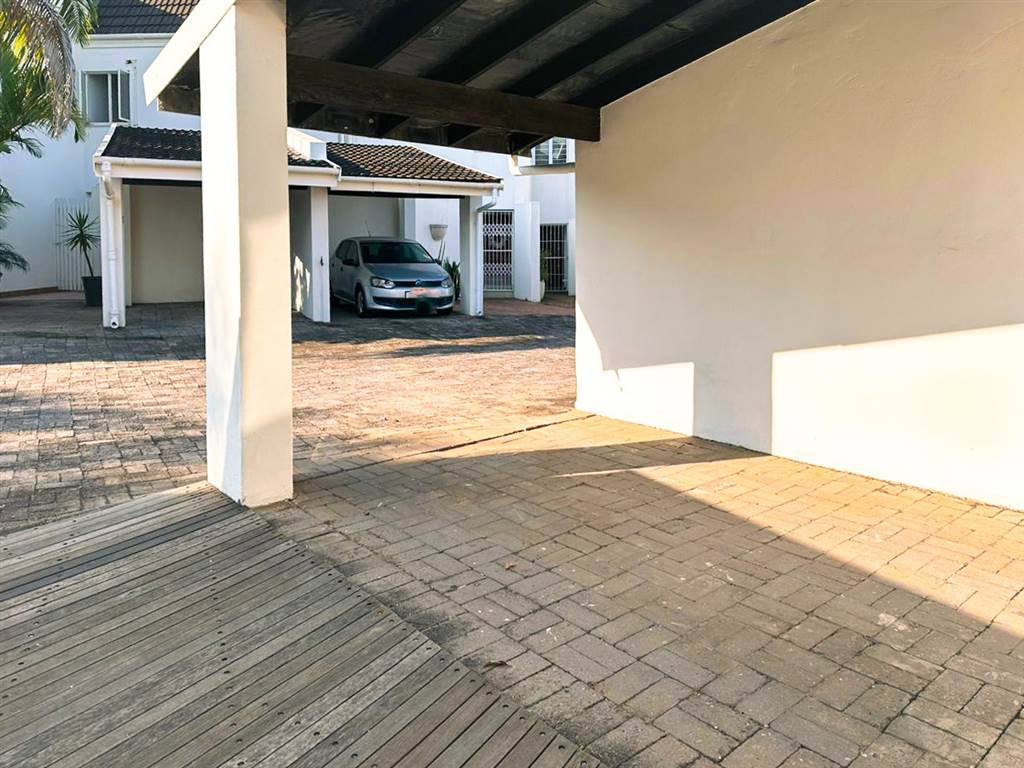 2 Bed Townhouse in Umhlanga Rocks photo number 12