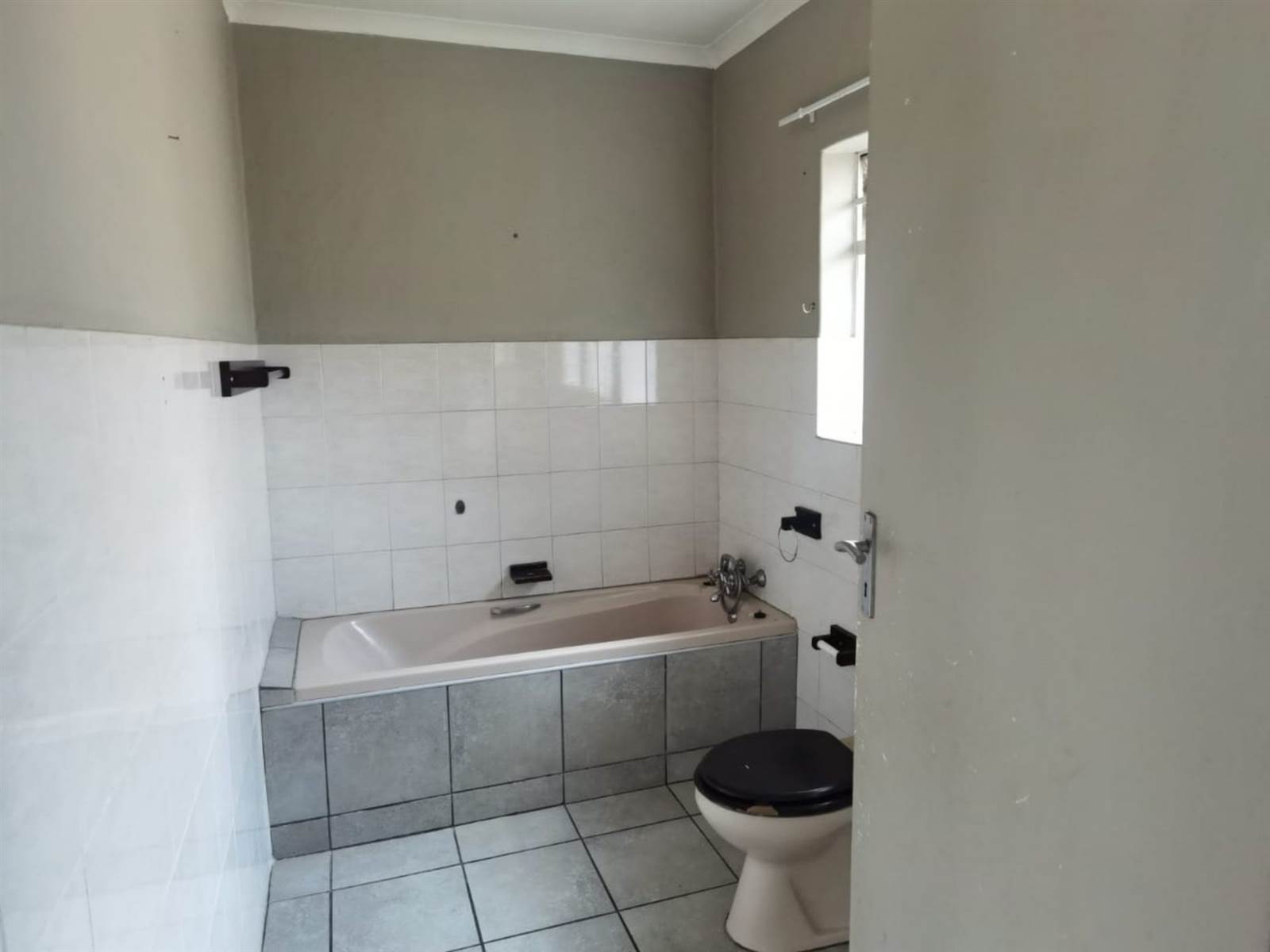 2 Bed House in Middelburg Central photo number 8