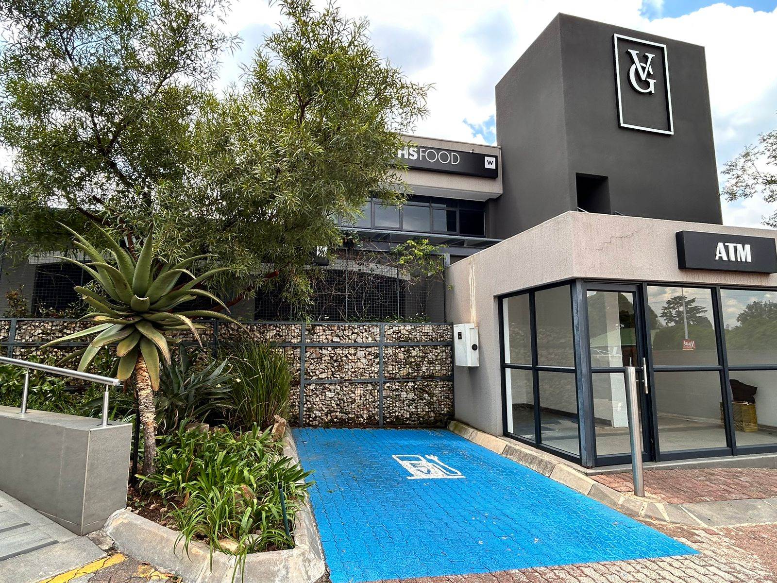 200  m² Commercial space in Greenside photo number 1