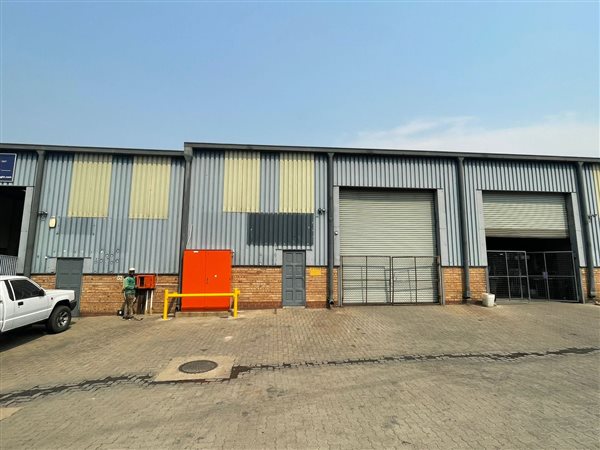 333  m² Industrial space