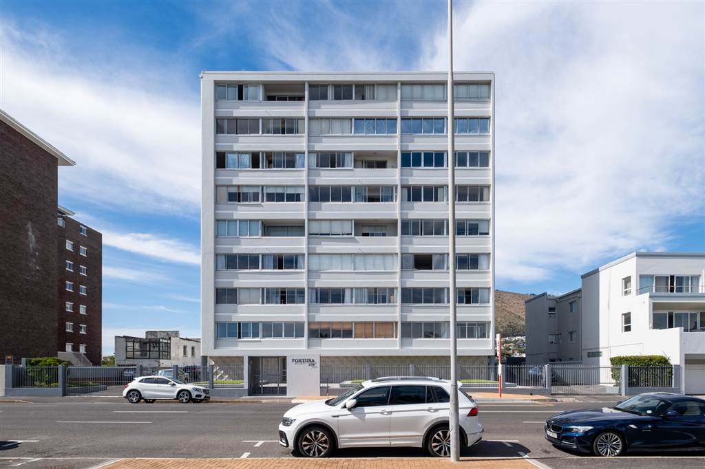 2 Bed Apartment in Mouille Point photo number 29