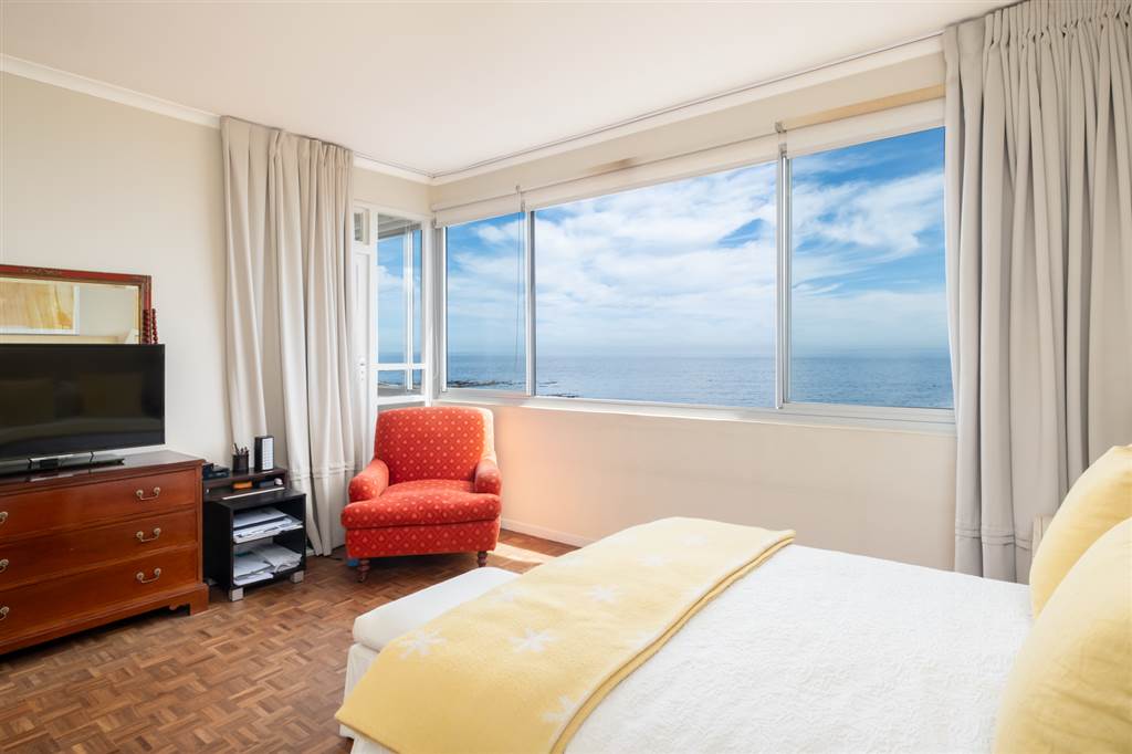 2 Bed Apartment in Mouille Point photo number 25