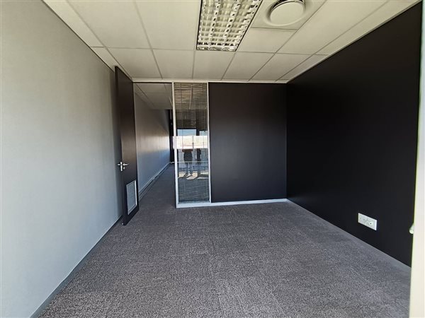 157.9 m² Office Space 157.9 m² Office Space