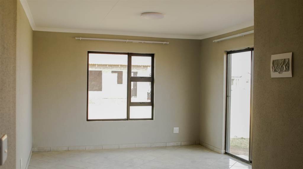 2 Bed House in Reiger Park photo number 20
