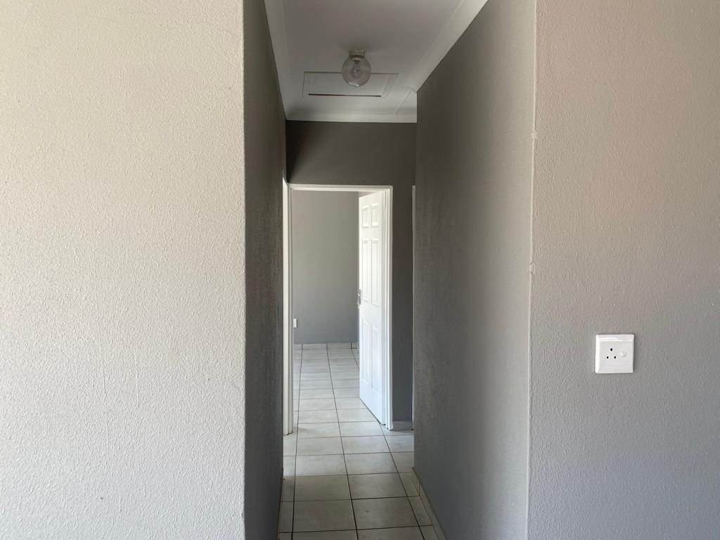 2 Bed House in Reiger Park photo number 14