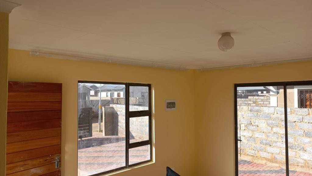 2 Bed House in Reiger Park photo number 9