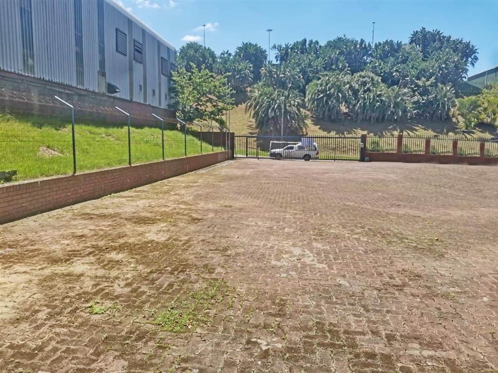 668  m² Commercial space in Umbogintwini photo number 2