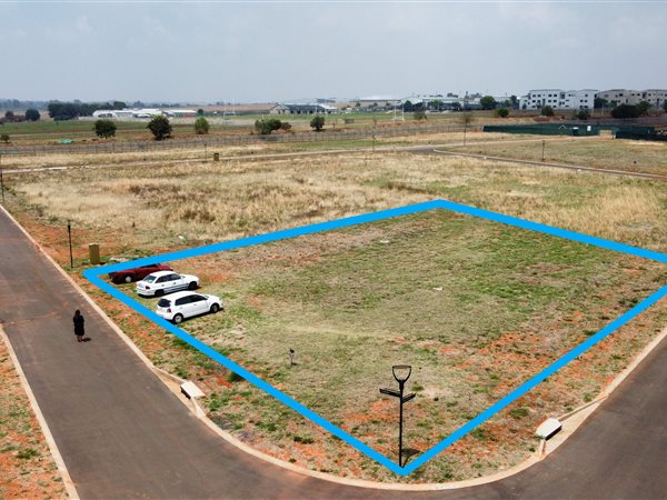 1 112 m² Land