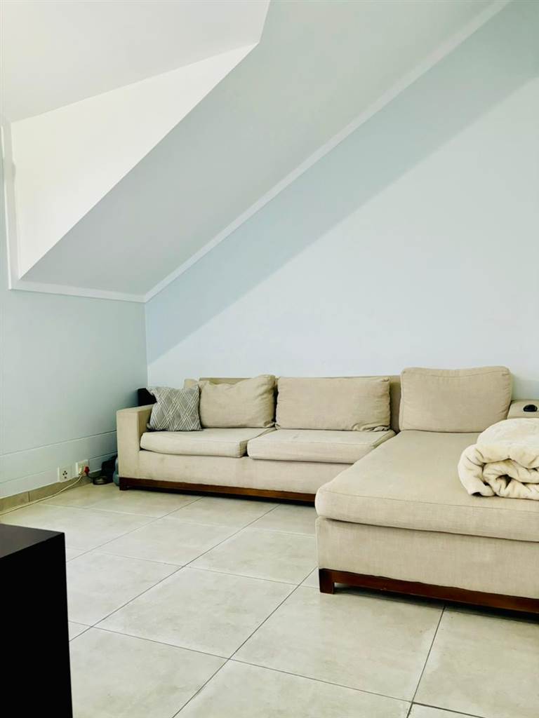 2 Bed Apartment in Sunninghill photo number 22