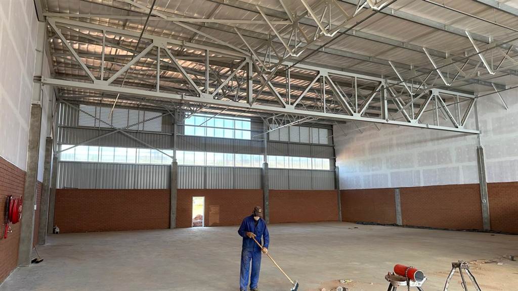 730  m² Industrial space in Highveld photo number 9