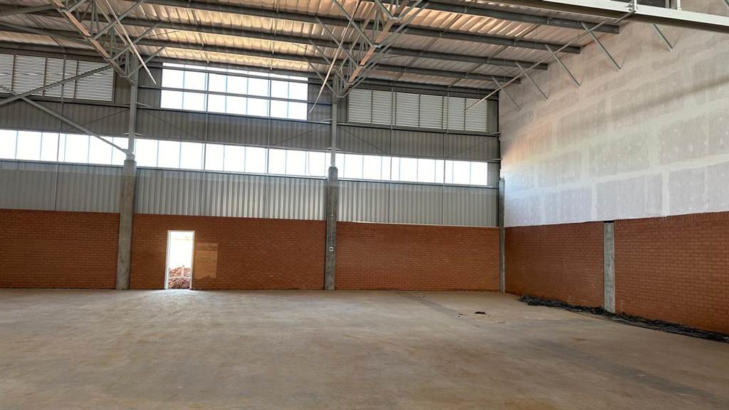 730  m² Industrial space in Highveld photo number 2