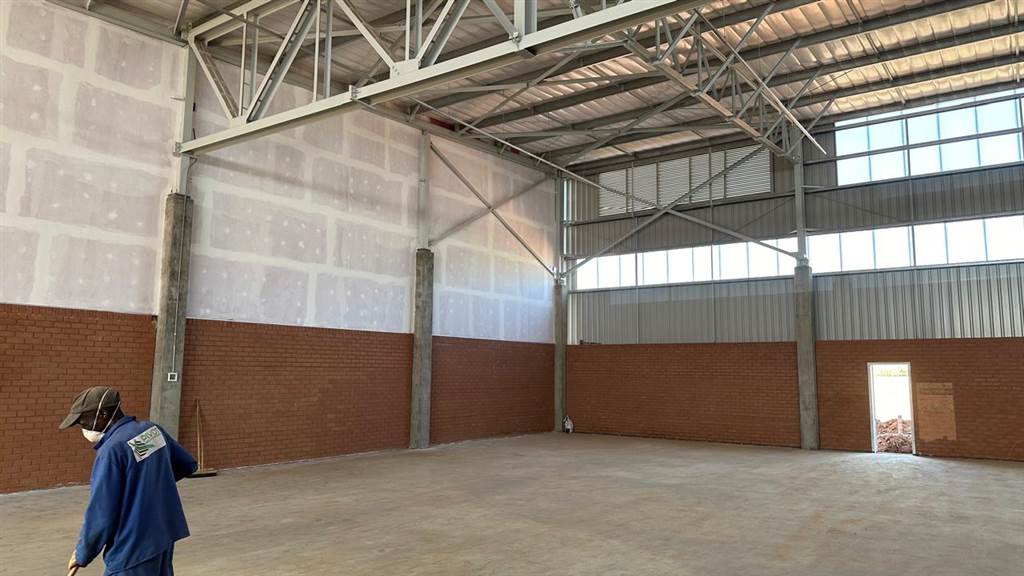 730  m² Industrial space in Highveld photo number 4