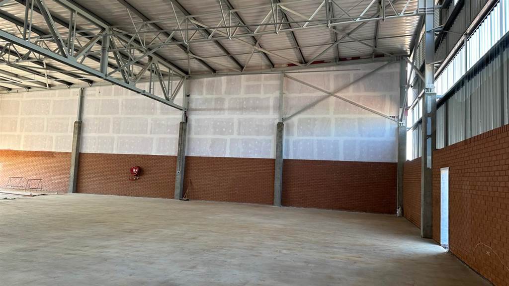 730  m² Industrial space in Highveld photo number 6