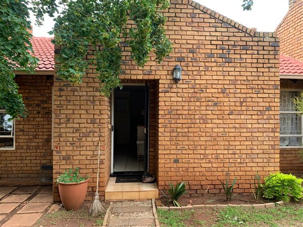 2 Bedroom Townhouse 2 Bedroom Townhouse