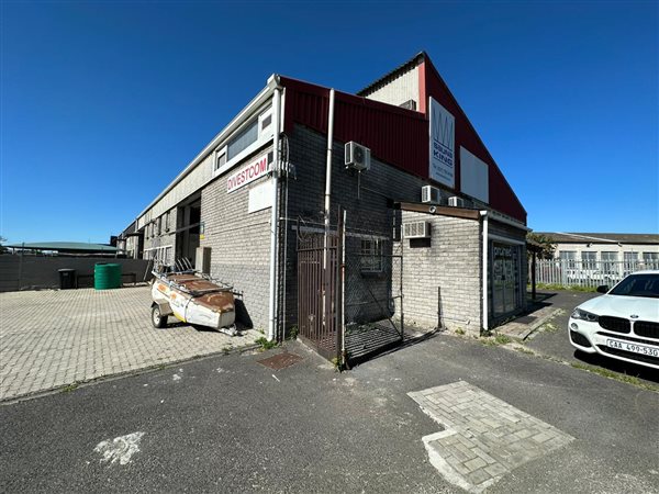 300  m² Industrial space in Wetton