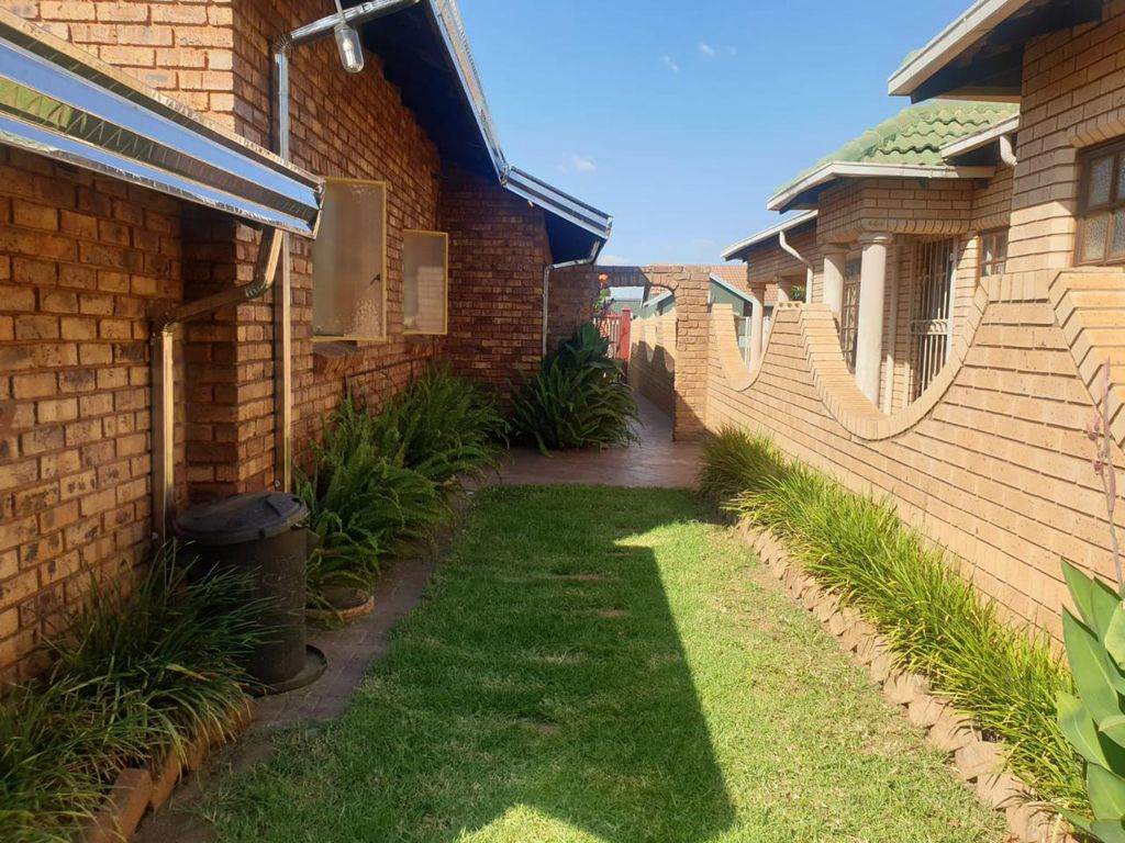 3 Bed House in Mamelodi East photo number 29