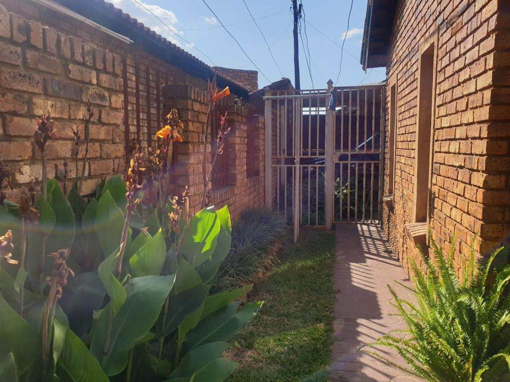 3 Bed House in Mamelodi East photo number 19