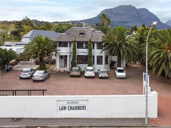 295  m² Commercial space in Somerset West Central