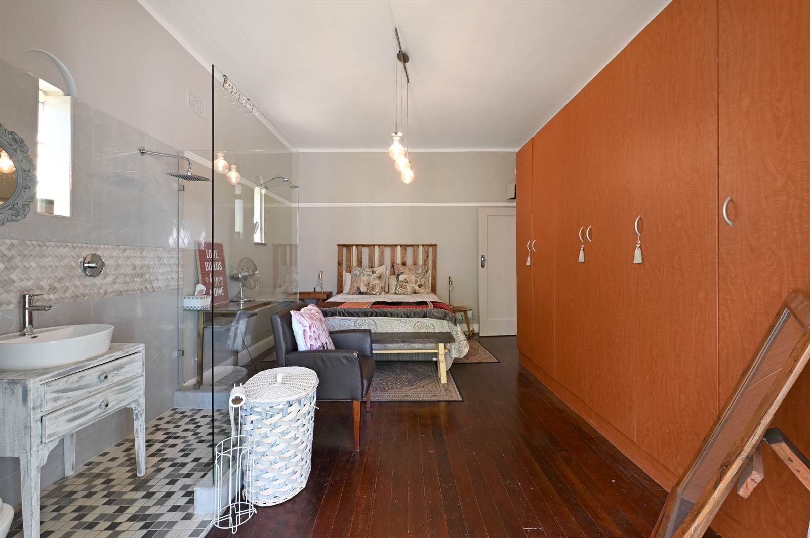 2 Bed Apartment in Green Point photo number 11