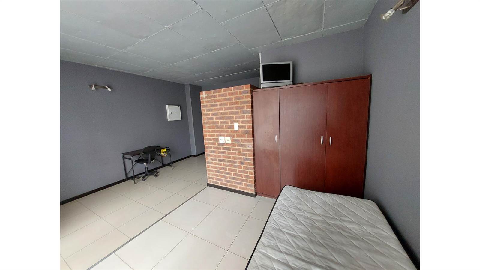 Studio Apartment in Braamfontein photo number 2