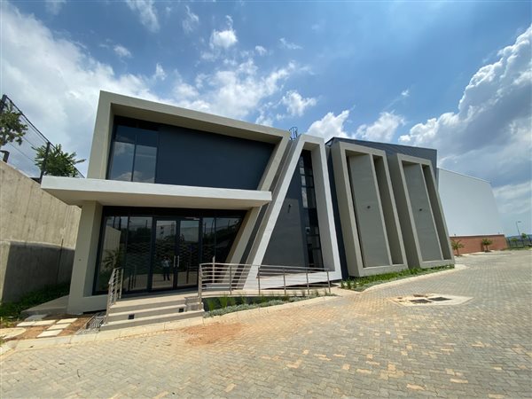 5830  m² Commercial space