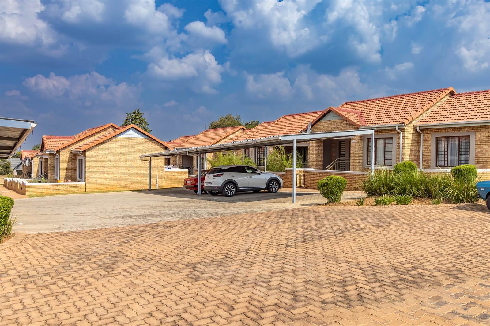 2 Bed Townhouse in Randpark Ridge photo number 17