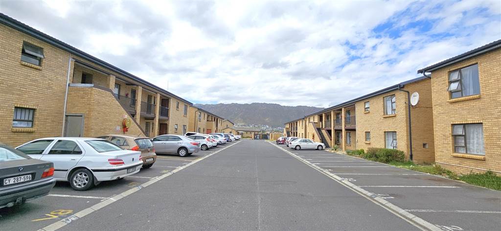 2 Bed Apartment in Fairview Golf Estate photo number 16