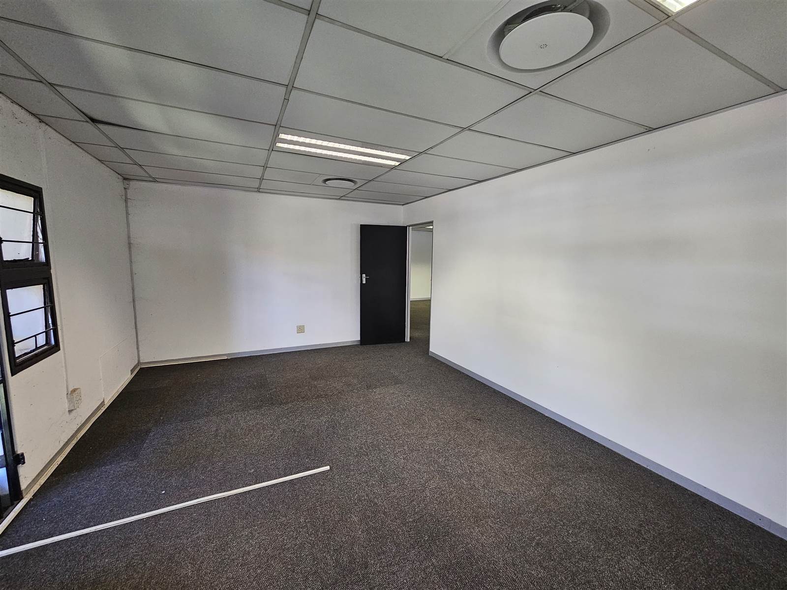 157  m² Commercial space in Die Hoewes photo number 6