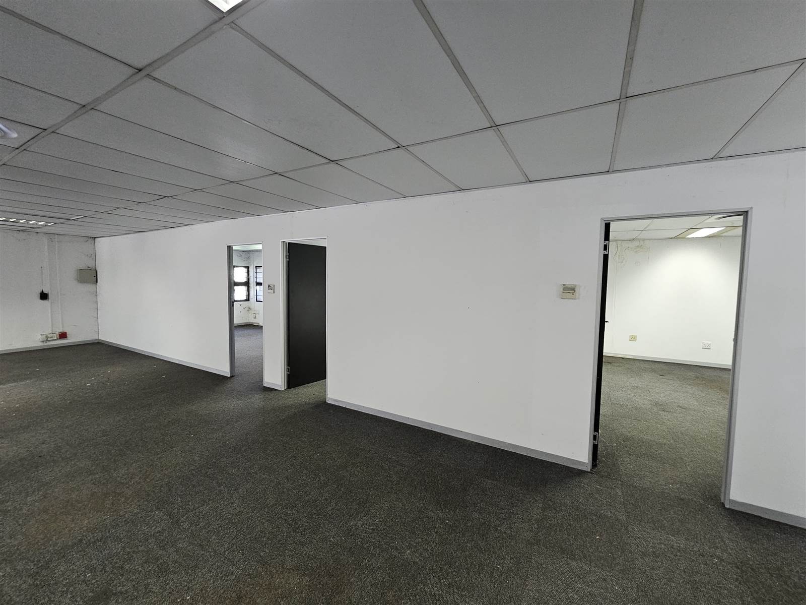 157  m² Commercial space in Die Hoewes photo number 10