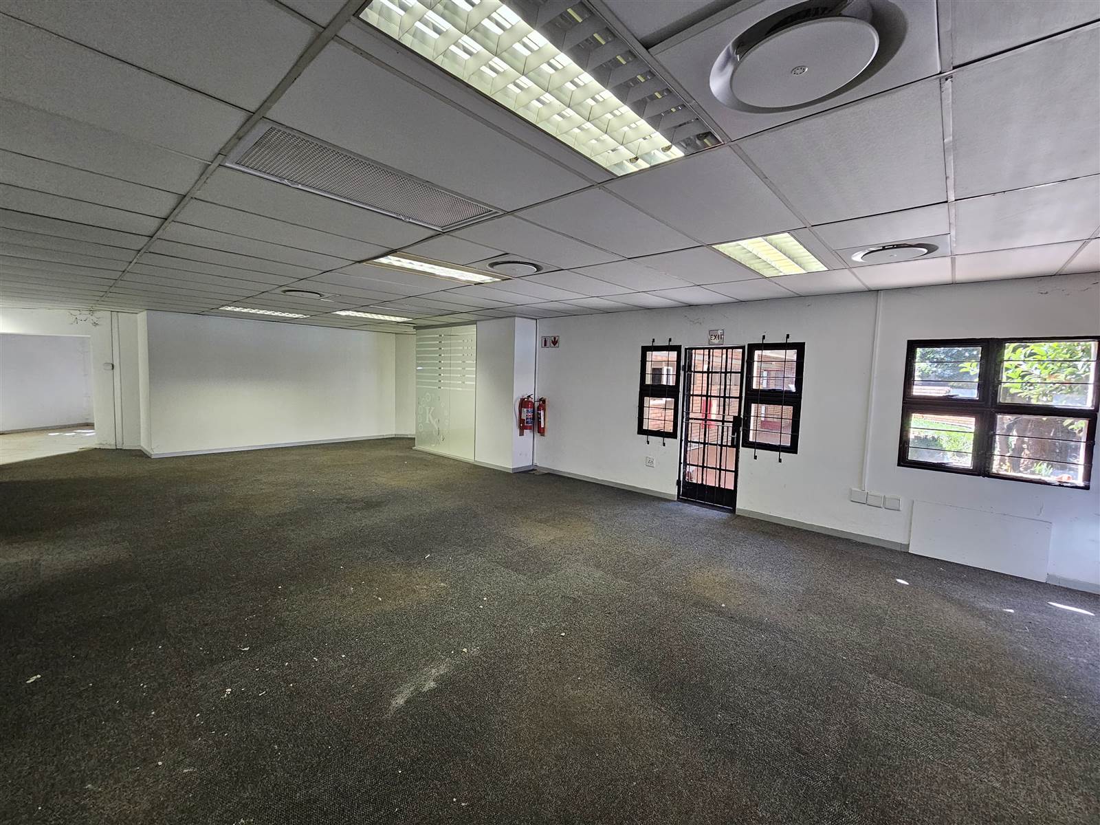 157  m² Commercial space in Die Hoewes photo number 7