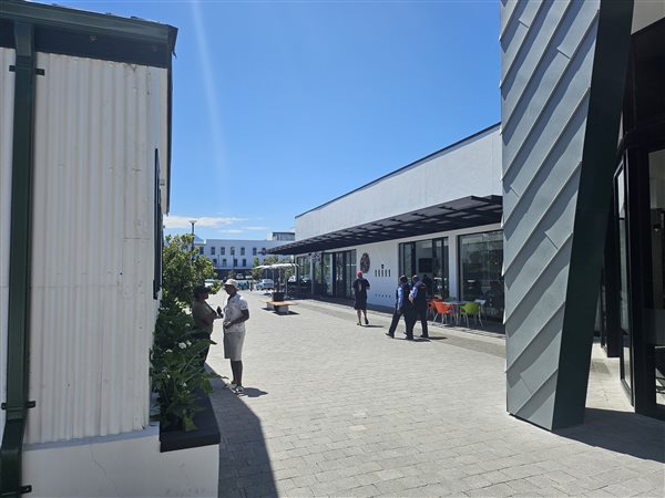 407  m² Retail Space