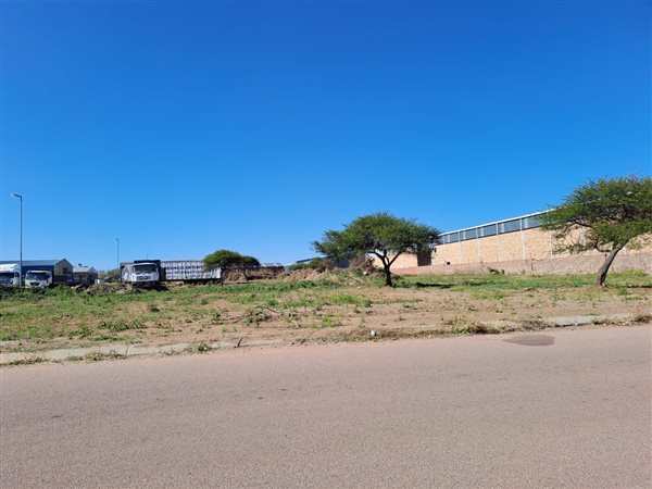 6 984 m² Land