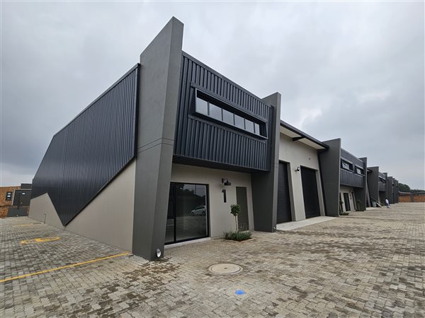 558  m² Industrial space