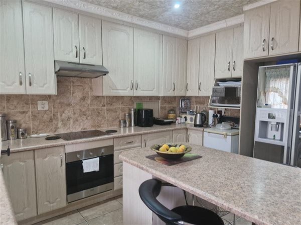 4 Bedroom House 4 Bedroom House