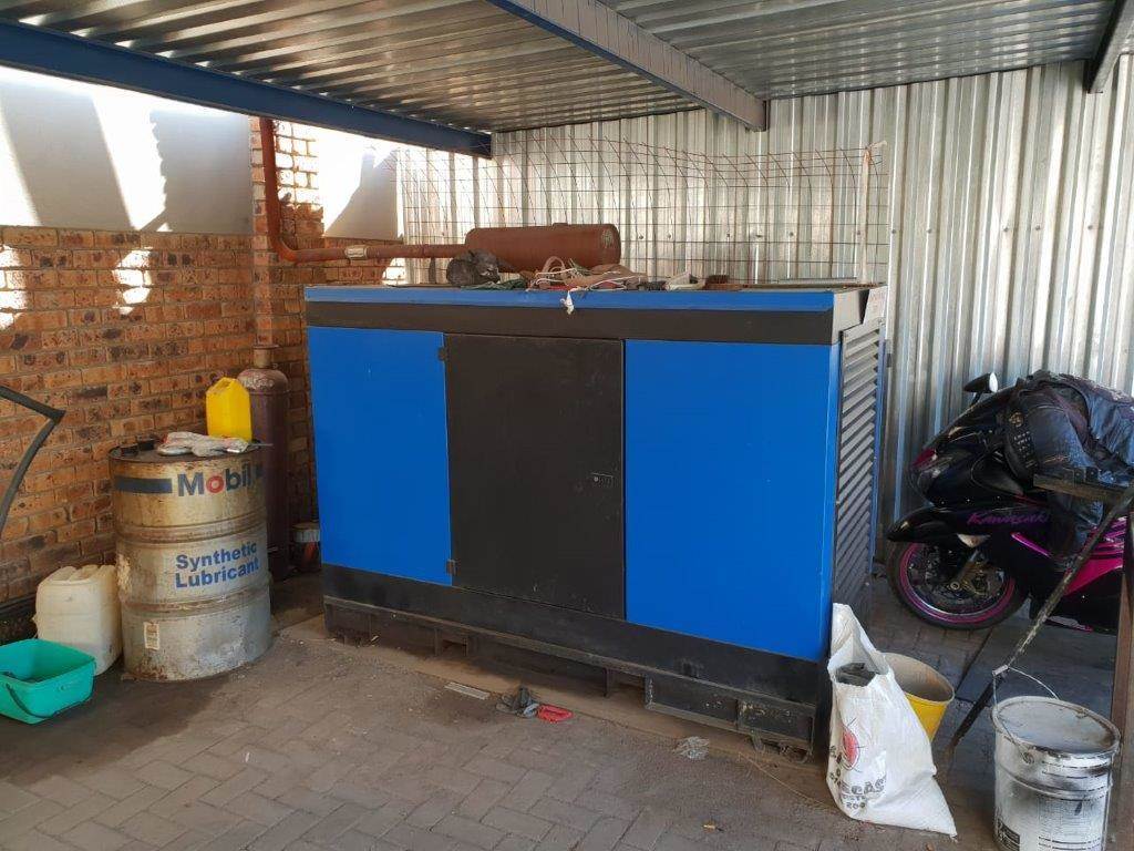 1309  m² Commercial space in Rustenburg Central photo number 27
