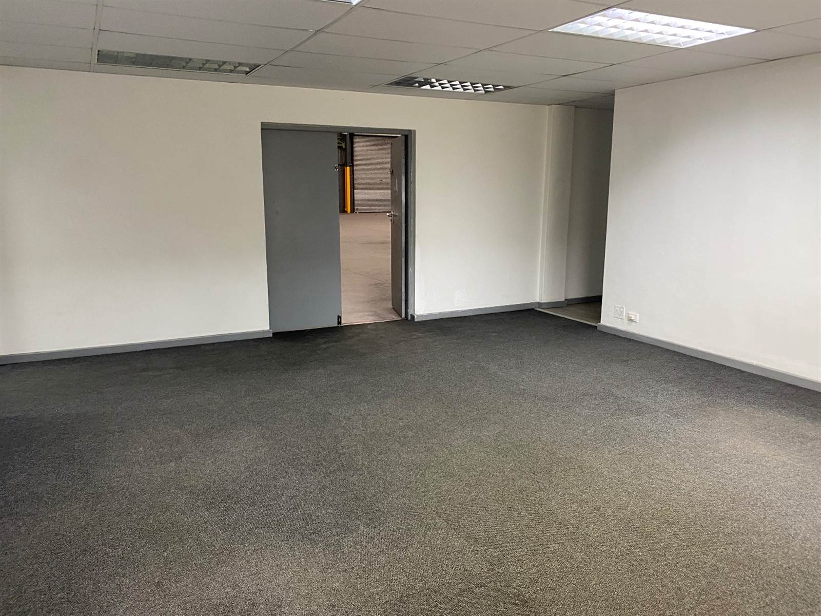 1369  m² Commercial space in Eastgate photo number 4