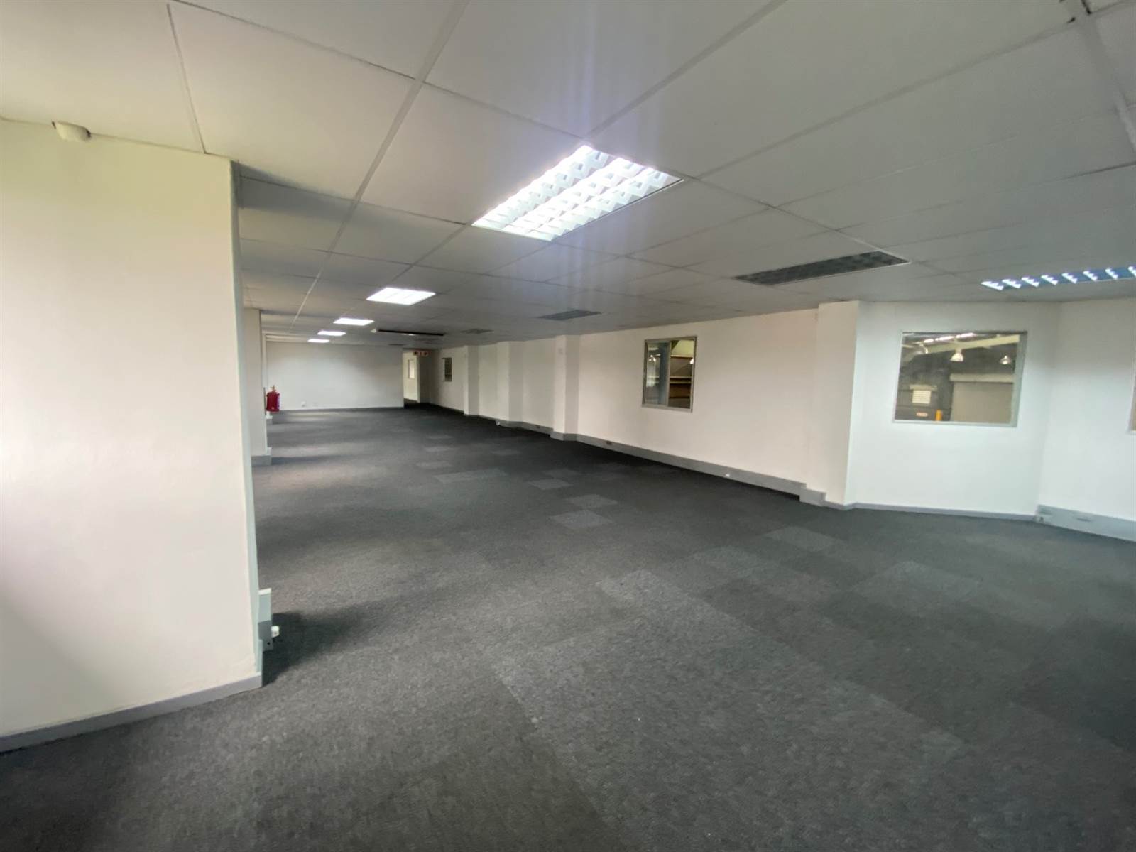 1369  m² Commercial space in Eastgate photo number 11