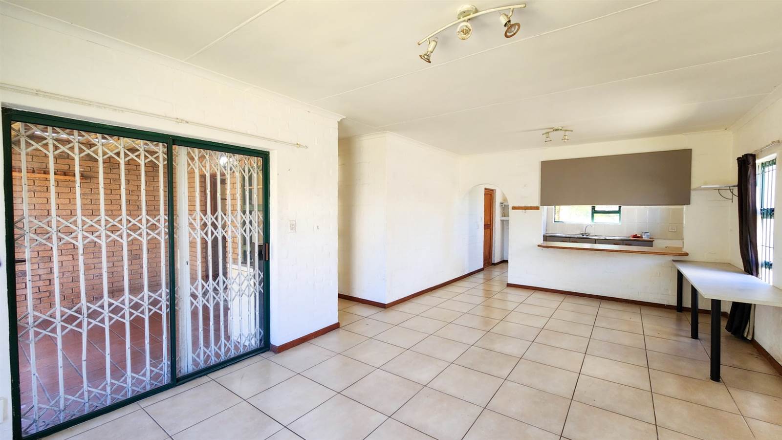 3 Bed House in Myburgh Park photo number 6