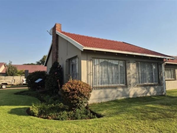 4 Bedroom House 4 Bedroom House