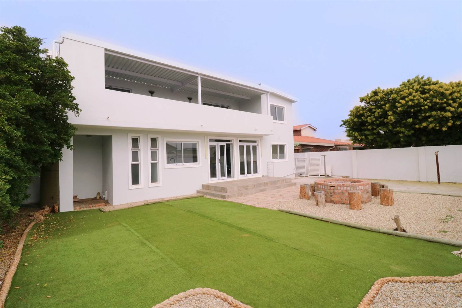4 Bed House in Yzerfontein photo number 2