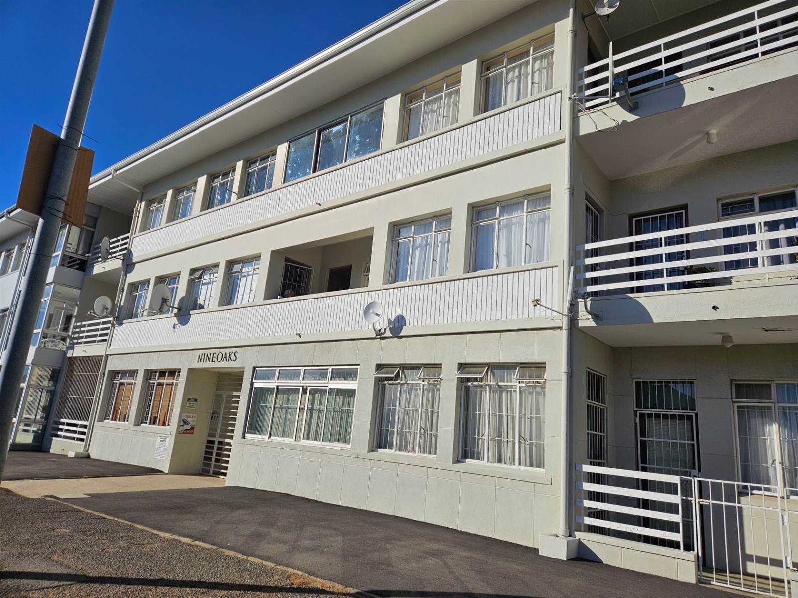 1 Bed Apartment to rent in Paarl Central East RR3059633 Private