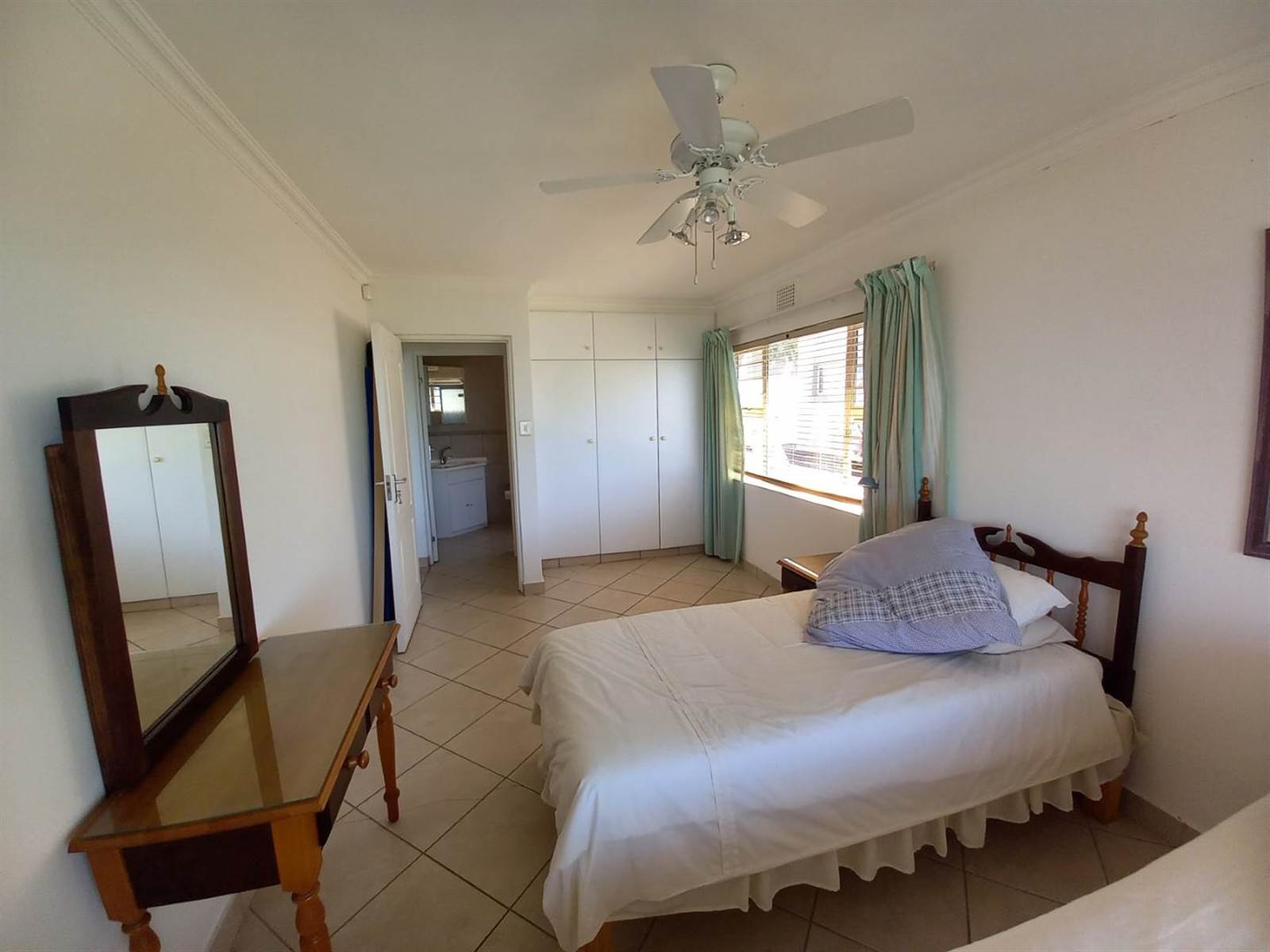 3 Bed Simplex in Blythedale Beach photo number 5