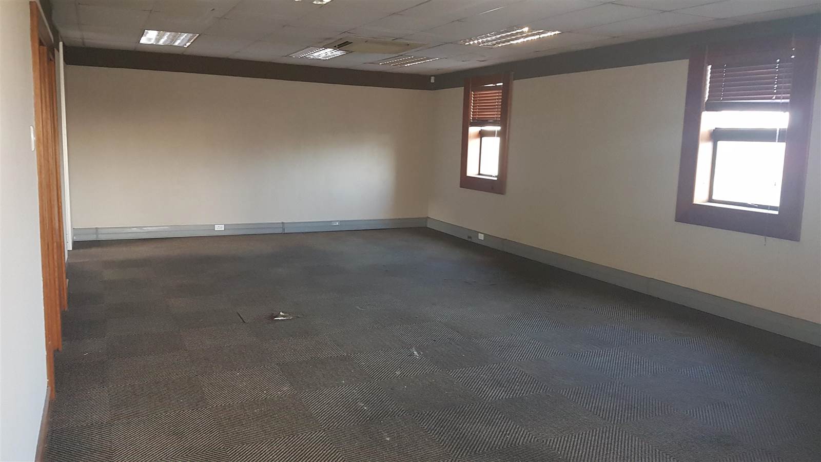 114  m² Commercial space in Bellville Central photo number 3